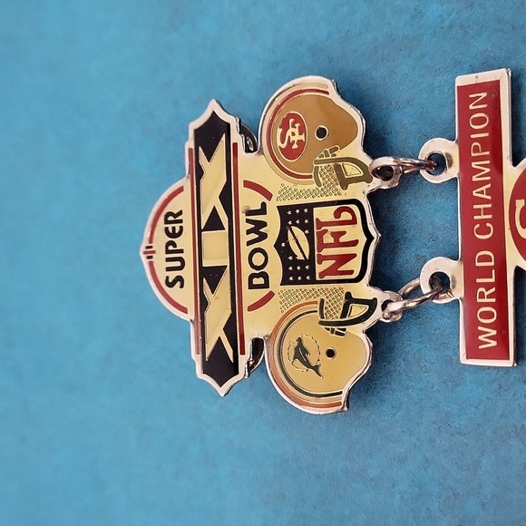 1985 Superbowl Pin - Picture 2 of 7